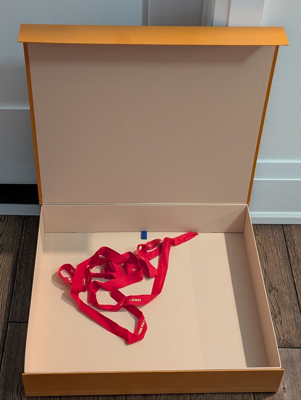 Louis Vuitton Large Box And Wrapping Ribbon ๐ - Picture 6 of 9